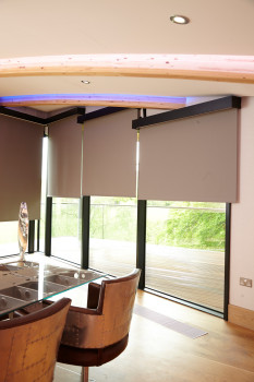 Silent Gliss Motorised Roller Blind Systems image 2