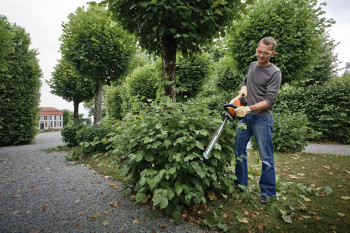 Stihl HSA 45 Lithium-Ion Cordless Hedge Trimmer image 4