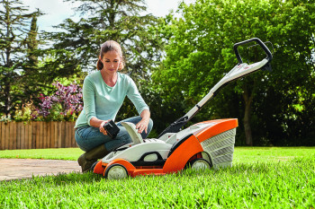 Stihl RMA 339 C PRO Cordless Lawnmower image 2