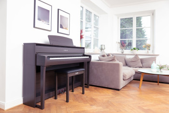 Yamaha Clavinova CLP-700 Series Digital Piano image 1