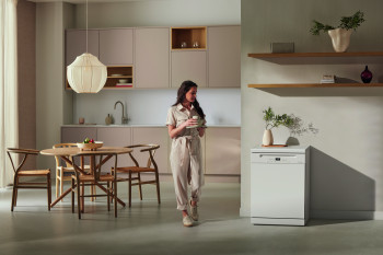 Miele G5410 SC BW Freestanding Dishwasher image 5