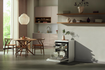 Miele G5410 SC BW Freestanding Dishwasher image 2