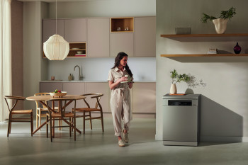 Miele G 7600 SC AutoDos Clean Steel Freestanding Dishwasher image 2