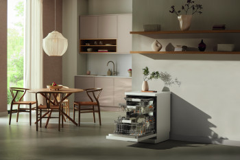 Miele G 7622 SC AutoDos Selection White Freestanding Dishwasher image 3