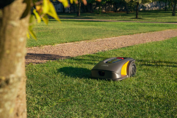STIGA A 10000 Robotic Lawn Mower image 6