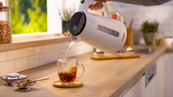 Bosch MyMoment Delight Cordless TWK1M121GB White Kettle image 4