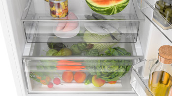 Bosch KGN497WDFG Series 4 No Frost Freestanding Fridge Freezer image 3