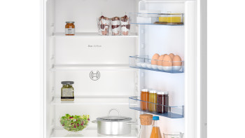 Bosch KIN96NSE0 Built-In Fridge Freezer image 3