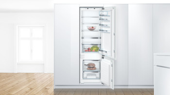 Bosch KIS87AFE0G Series 6 Built-in Fridge-Freezer image 3