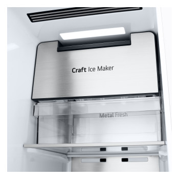 LG InstaView™ GSXE90EVDD American Style Smart Fridge Freezer image 2