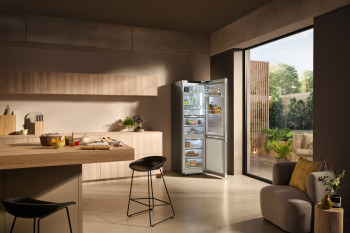 Liebherr CBNstb 579i Peak BioFresh NoFrost Freestanding Fridge Freezer image 3