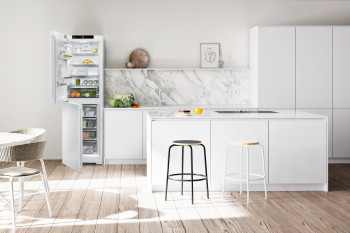 Liebherr CNsfd 5704 Pure NoFrost Freestanding Fridge Freezer image 3