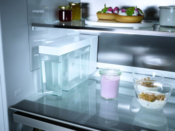 Miele KFN 7785 C Built In Fridge Freezer image 3