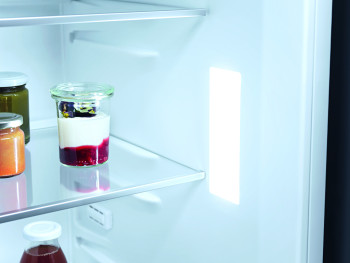 Miele KDN 7724 E Built-In Fridge Freezer image 3