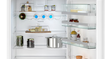 Siemens KB96NADD0G Built-In Fridge Freezer image 2