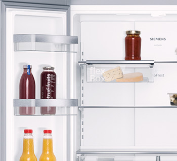 Siemens KF86FPBEA iQ700 Freestanding Fridge Freezer image 2