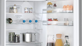 Siemens KG36NXIDF iQ300 Freestanding Fridge Freezer image 2