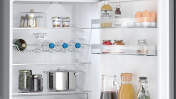 Siemens KG36NXXDF iQ300 Freestanding Fridge Freezer image 3