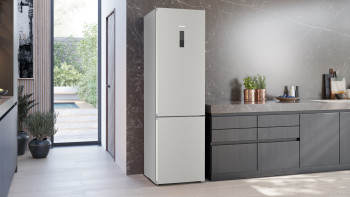 Siemens KG39NXIBF iQ300 Freestanding Fridge Freezer image 2