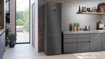 Siemens KG39NXXDFG iQ300 Freestanding Fridge Freezer image 1