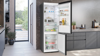 Siemens KG49NXXDF iQ300 Freestanding Fridge-Freezer image 3