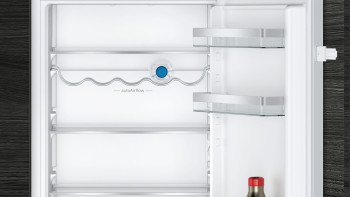 Siemens KI86NVSE0G iQ300 Built-in Fridge Freezer image 2