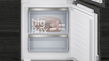 Siemens KI87SAFE0G iQ500 Built-in Fridge Freezer image 3