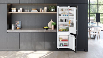 Siemens KI87VVFE0G iQ300 Built-in Fridge Freezer image 1