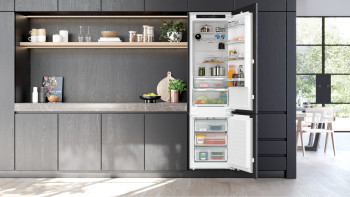 Siemens iQ300 KI96NVFD0 Built In Fridge Freezer image 5