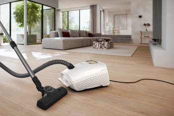 Miele Guard L1 Allergy White Vacuum Cleaner image 3
