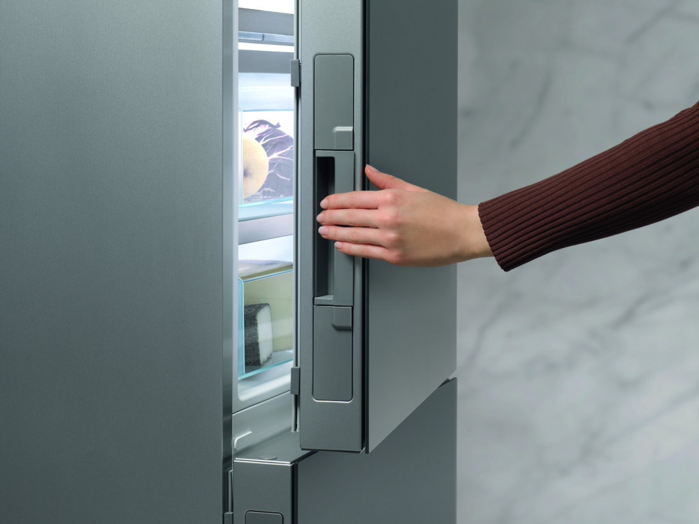 Quiet Mark Miele KFN 4898 AD Freestanding Fridge Freezer